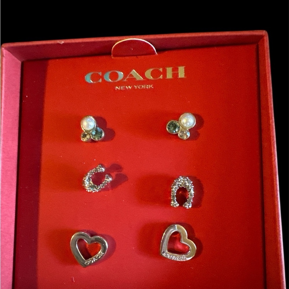 Coach Women's Silver and Pearl Earring Set